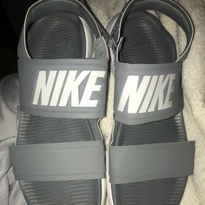 Great condition Nike sandals!